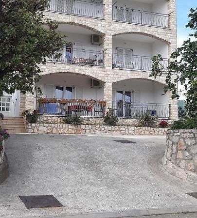 Apartmani Kevric Novi Vinodolski Buitenkant foto
