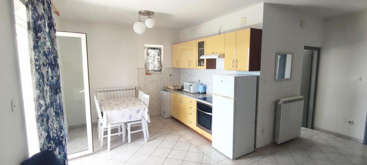 Apartmani Kevric Novi Vinodolski Buitenkant foto